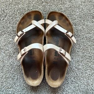 **Well Loved Birkenstock Mayari**